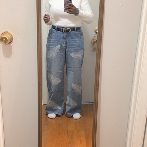Women's Blue Feather Print Wide-Leg Jeans - Picture 10 of 11